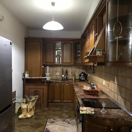 Kris's Lezhë